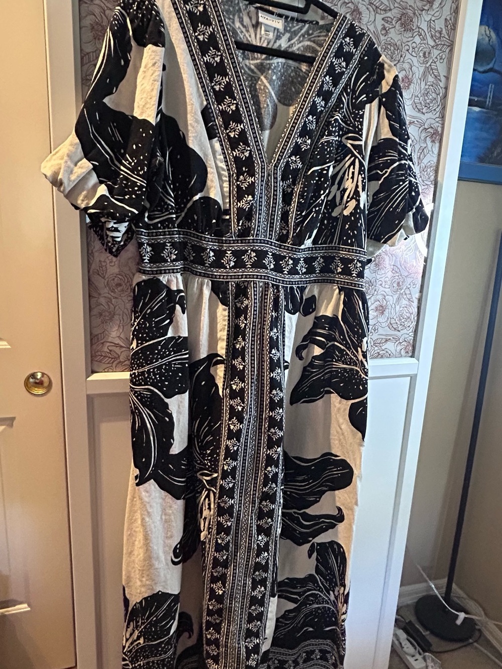 Ava & Viv Black and Cream V-Neck Floral Maxi Dress Linen Blend